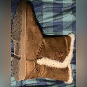 Chestnut colored women boots
